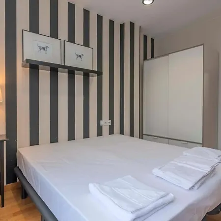 Modern And Bright In Eixample 5-1 Appartamento Barcellona